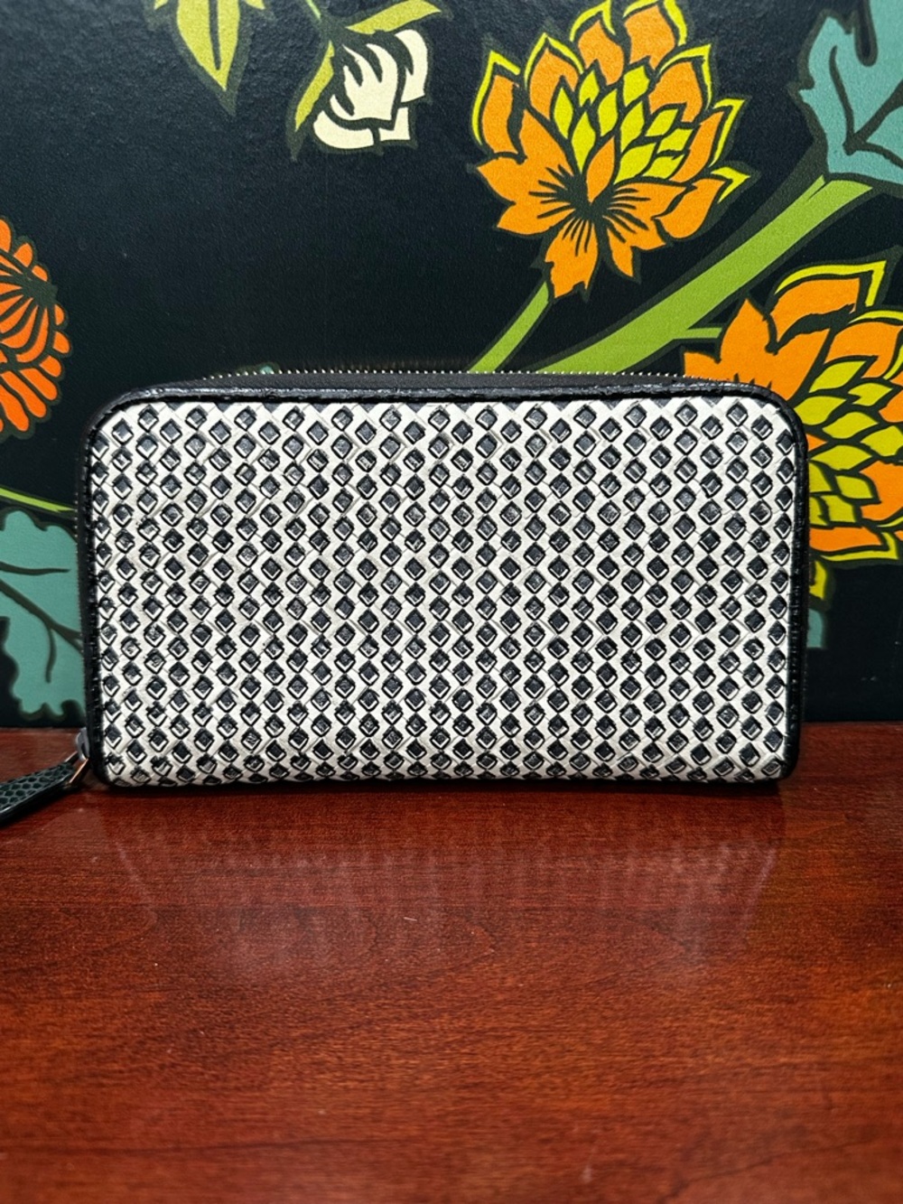 Vintage Bottega Veneta Geometric Zip Around Wallet Black White Rare - Picture 3 of 11